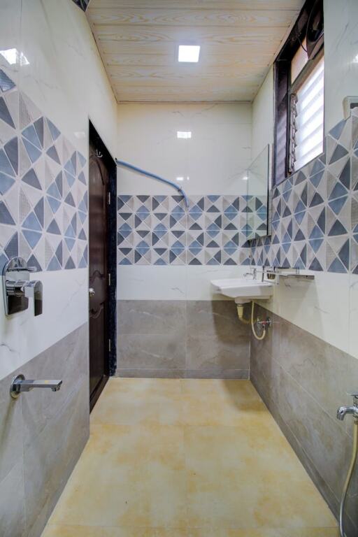 Нави-Мумбай: Hotel Sai Bansi Residency, MIDC Industrial Area, Turbhe, Navi Mumbai