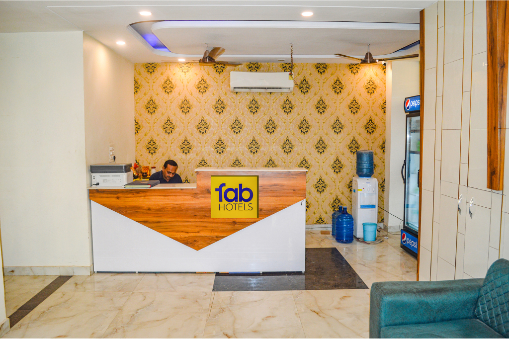 Нойда: Fabhotel The Golf Inn