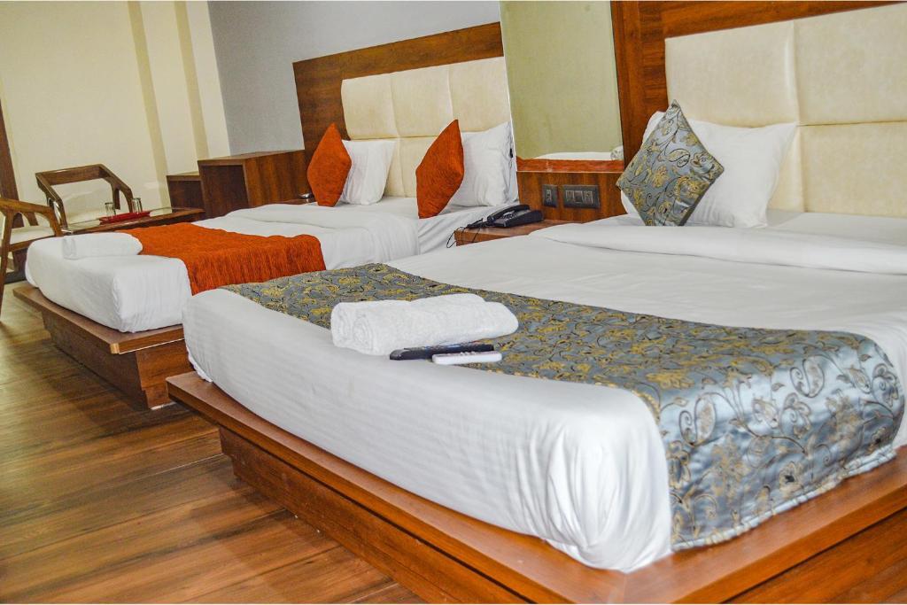 Нойда: Fabhotel The Golf Inn