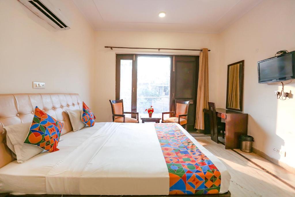 Нойда: Fabhotel Grand Palace
