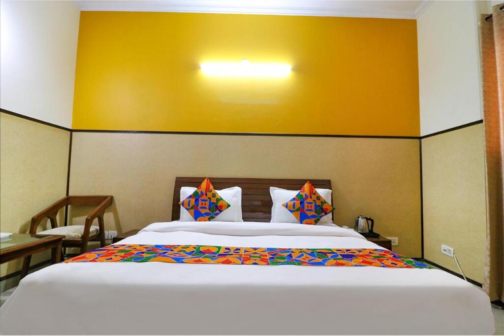 Нойда: Fabhotel Elite Park