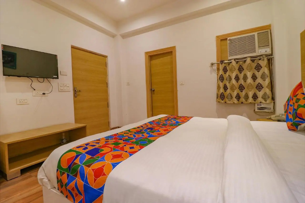 Нойда: FabHotel Vacanza