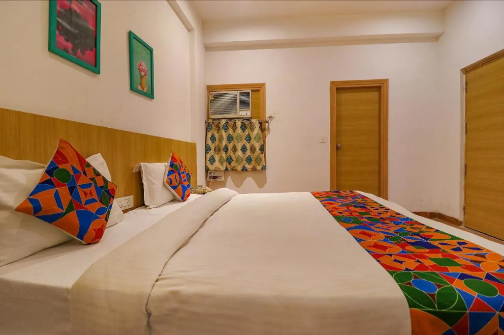 Нойда: FabHotel Vacanza