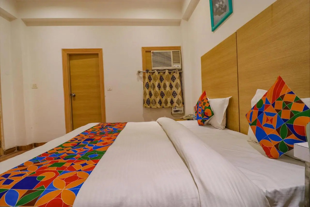 Нойда: FabHotel Vacanza