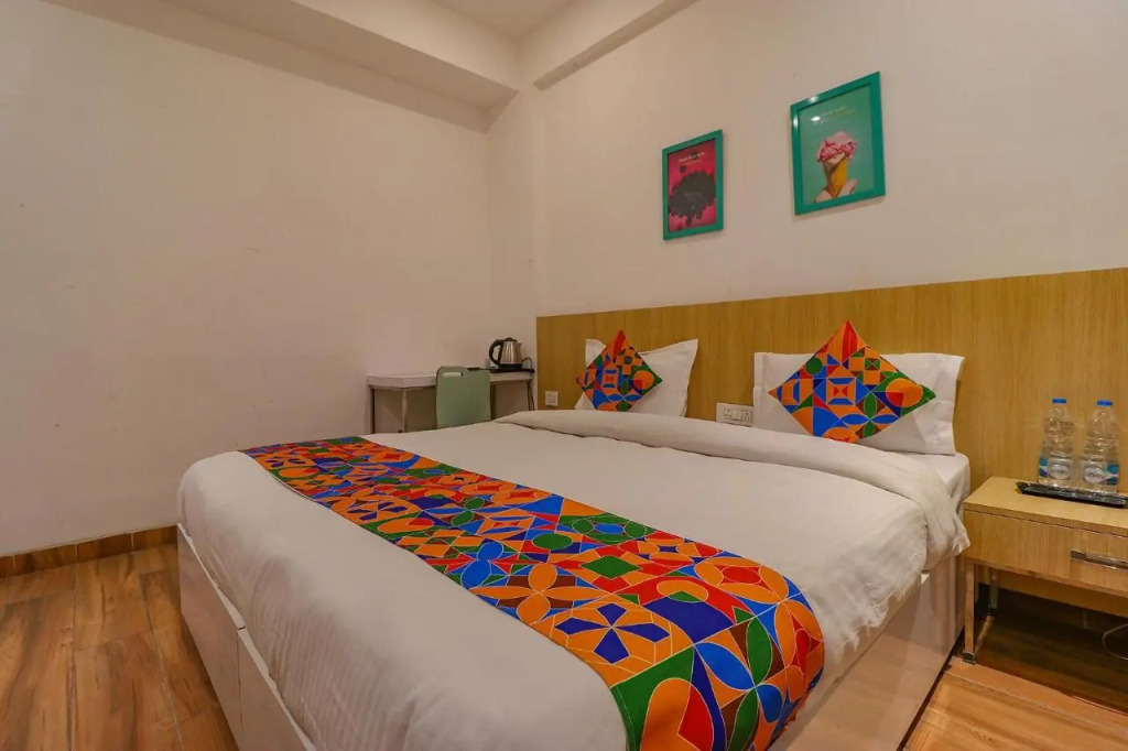 Нойда: FabHotel Vacanza