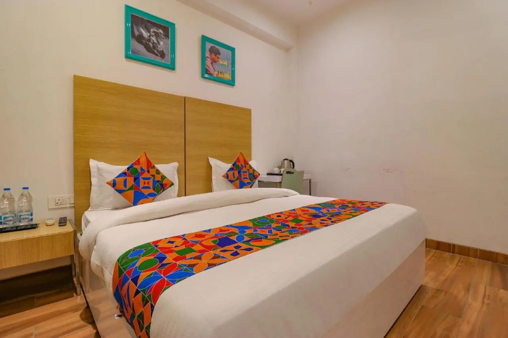 Нойда: FabHotel Vacanza