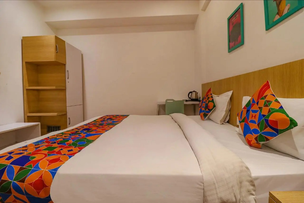 Нойда: FabHotel Vacanza