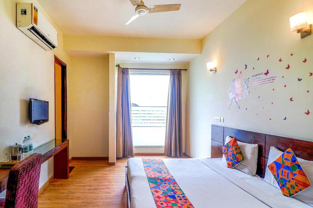 Нойда: Fabhotel Merriment City