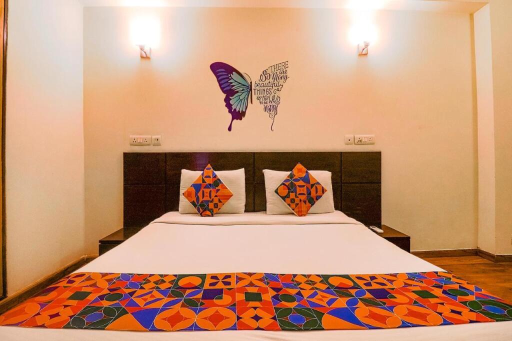 Нойда: Fabhotel Merriment City