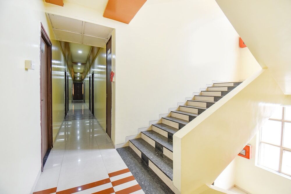 Пимпри-Чинчвад: FabHotel Royal Empire