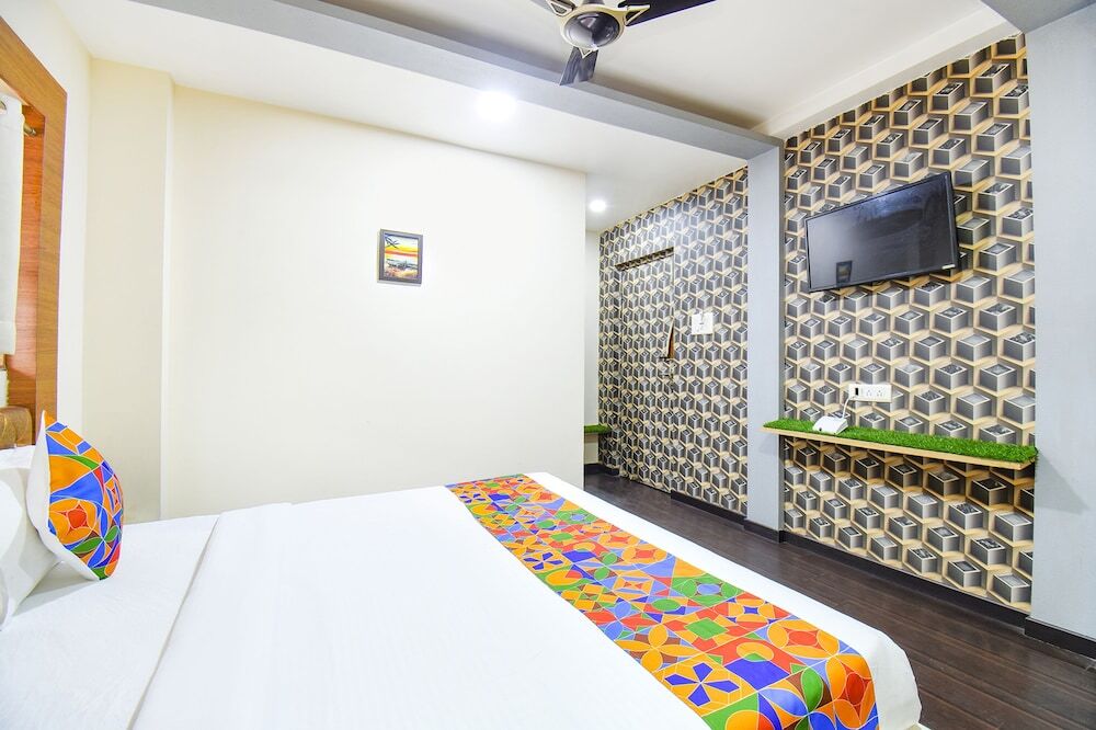 Пимпри-Чинчвад: FabHotel Royal Empire