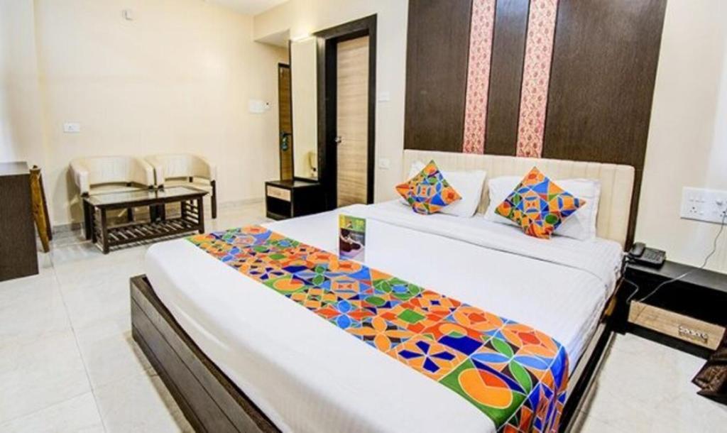 Пуна: FabHotel Krishna Regency