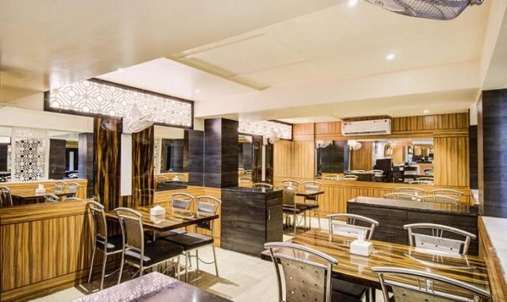 Пуна: FabHotel Krishna Regency