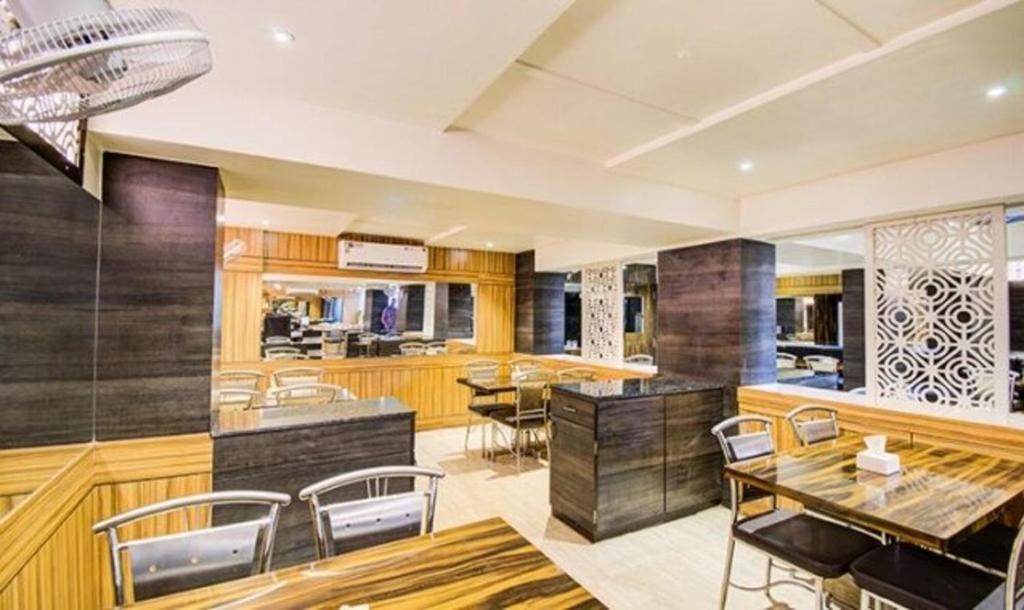 Пуна: FabHotel Krishna Regency