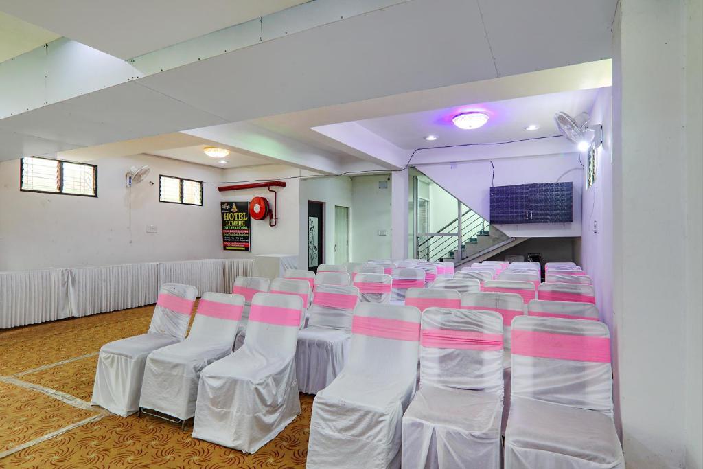 Сарнатх: Fabhotel Lumbini International