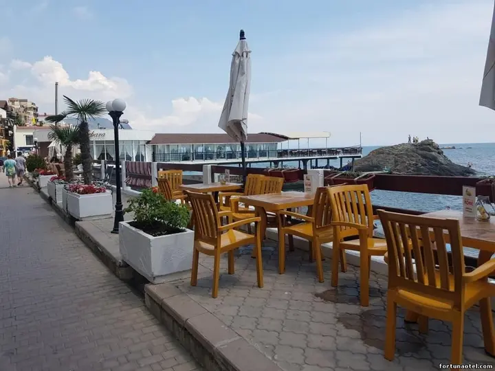 Утёс: Отель Фортуна
