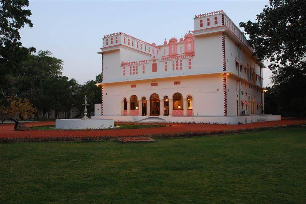 Биджайнагар: WH Bijayniwas Palace