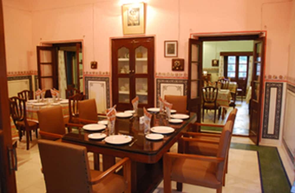 Биджайнагар: WH Bijayniwas Palace