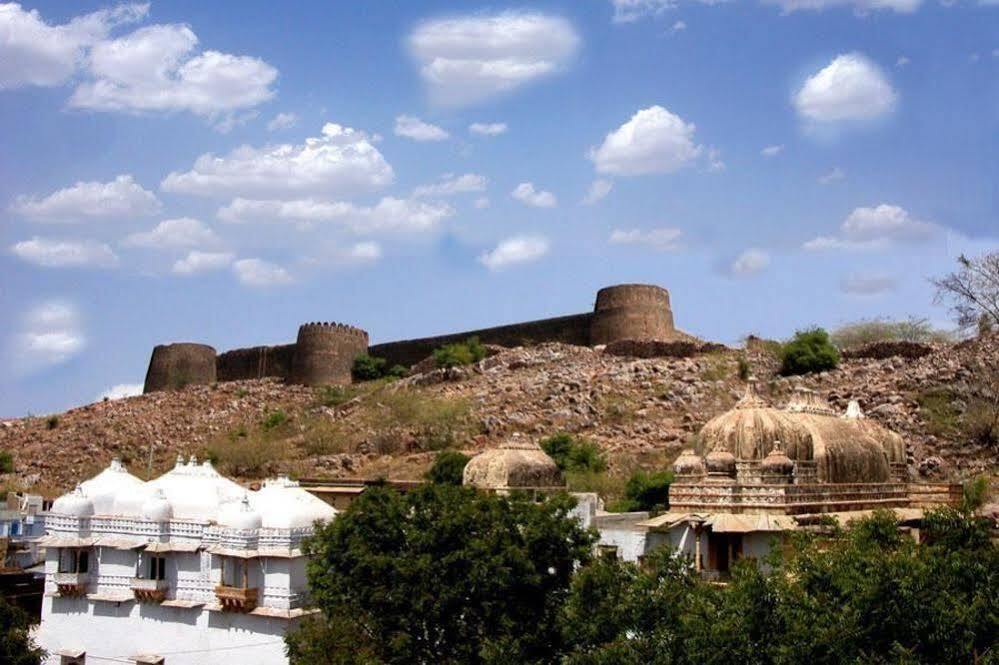 Биджайнагар: WH Bijayniwas Palace