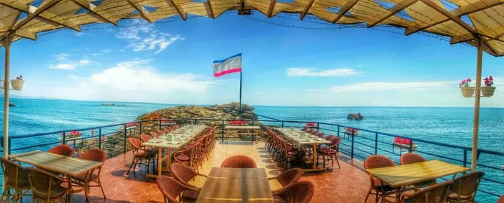 Утёс: Гостиница Санта Барбара