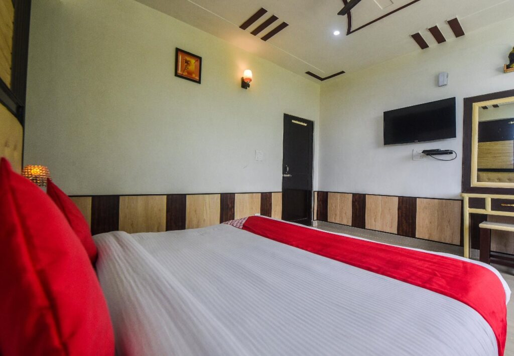 Катра: Hotel Devdar Resort