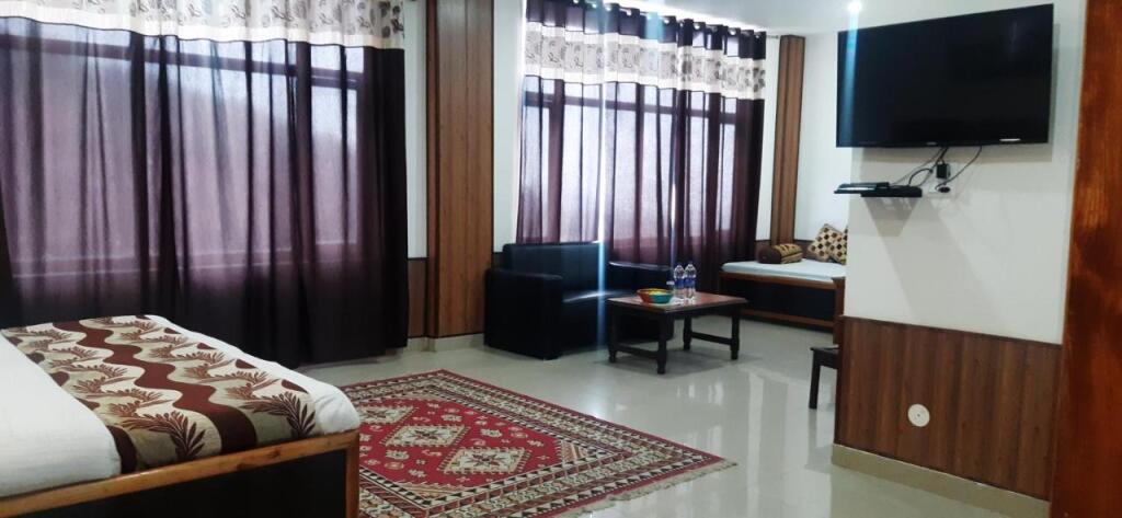 Катра: Hotel Devdar Resort
