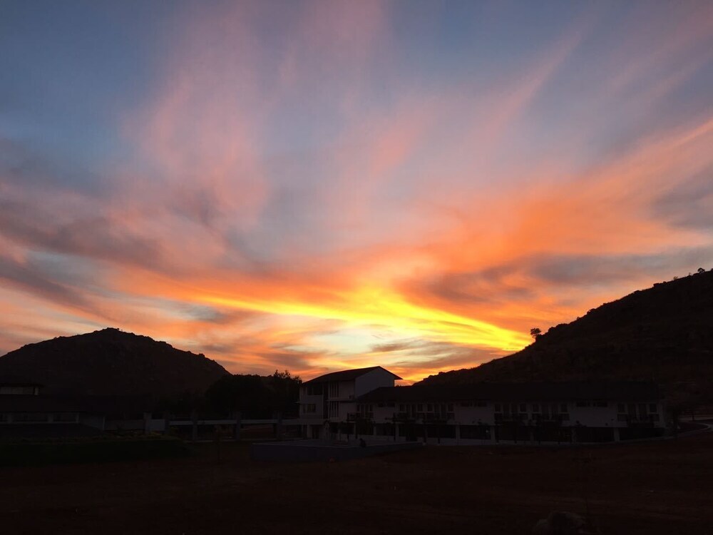 Chikkajala: Shathayu Ayurveda Yoga Retreat
