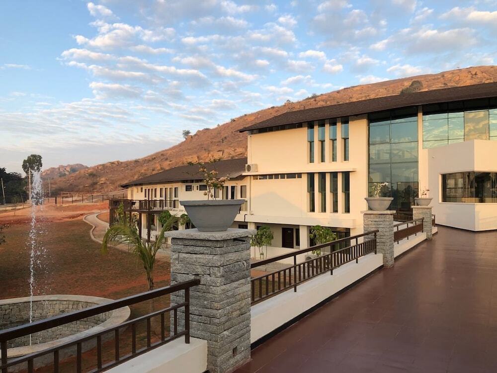 Chikkajala: Shathayu Ayurveda Yoga Retreat