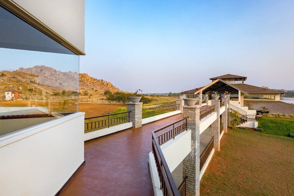 Chikkajala: Shathayu Ayurveda Yoga Retreat