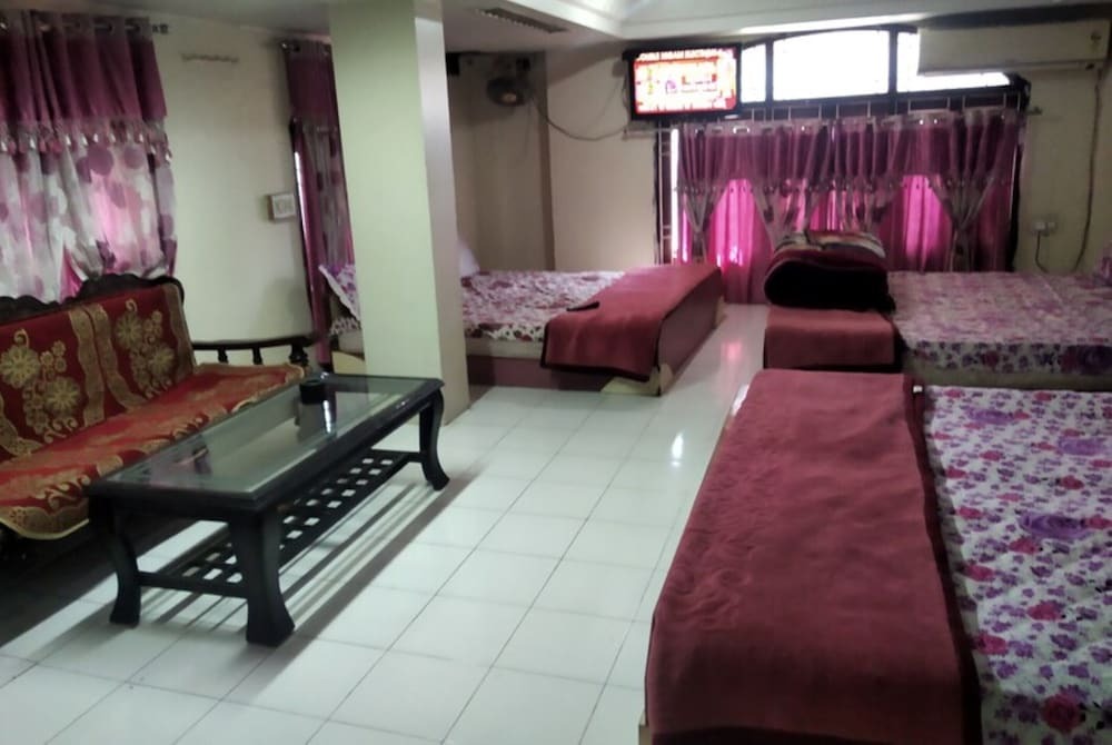 Читторгарх: D.C Hotel