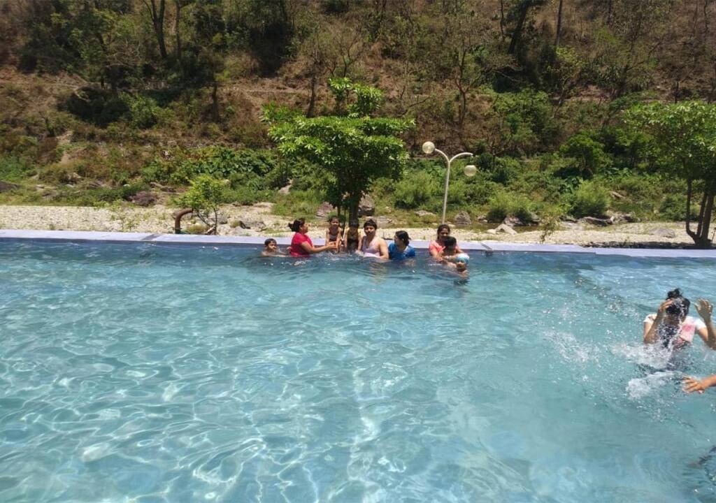 Чубаттакхал: Crocus River Resort