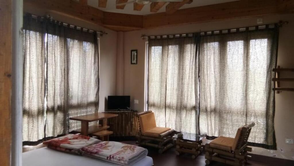 Куч-Бехар: Sdd Bamboo Village Resort