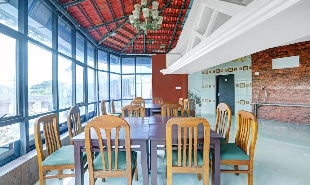 Мадикери: Itsy Hotels Regalia Grand, 500 Mtrs From Madikeri Fort