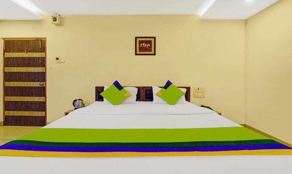 Колхапур: Treebo Surya Comforts, 200 Mtrs From Kolhapur Railway Station