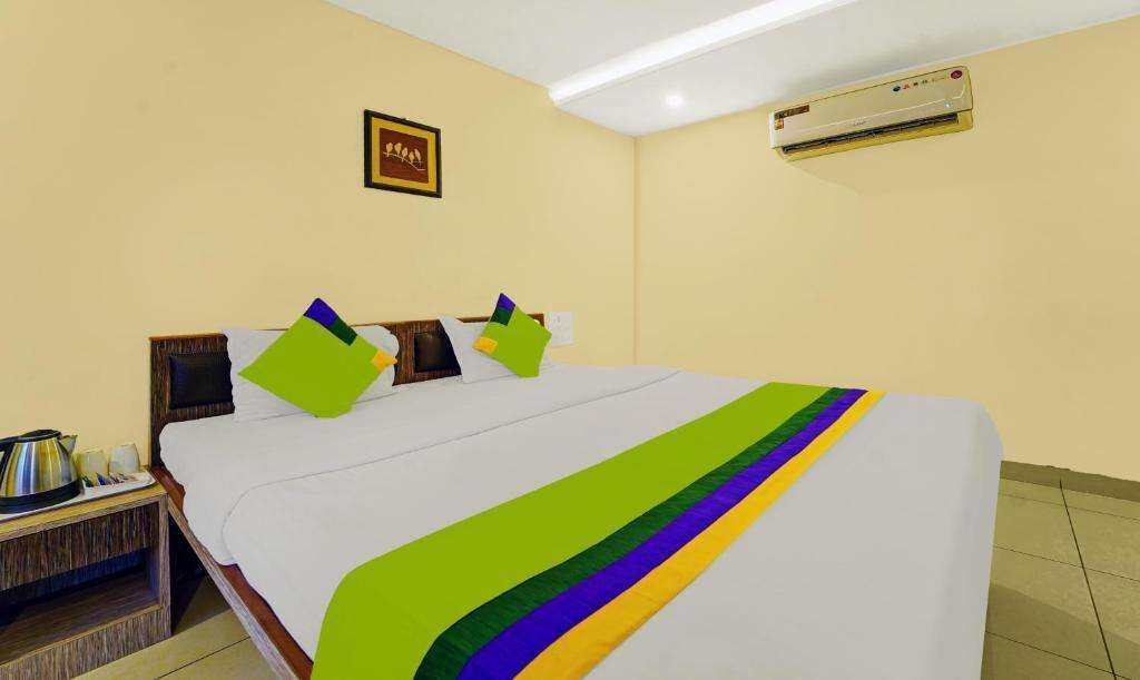 Колхапур: Treebo Surya Comforts, 200 Mtrs From Kolhapur Railway Station