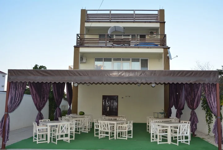 Штормовое: Dacha Leo Guest House