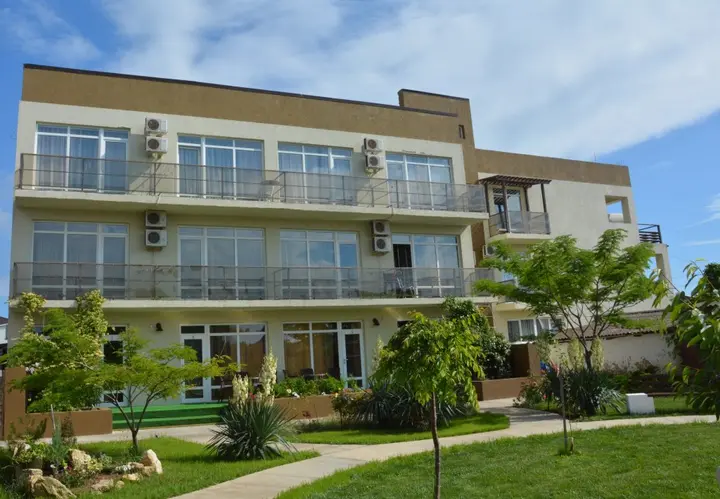 Штормовое: Dacha Leo Guest House