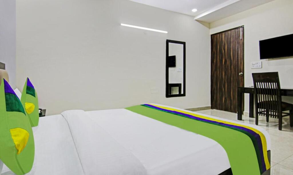 Нойда: Treebo Modern Stays