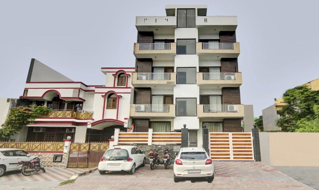 Нойда: Treebo Apple Pie