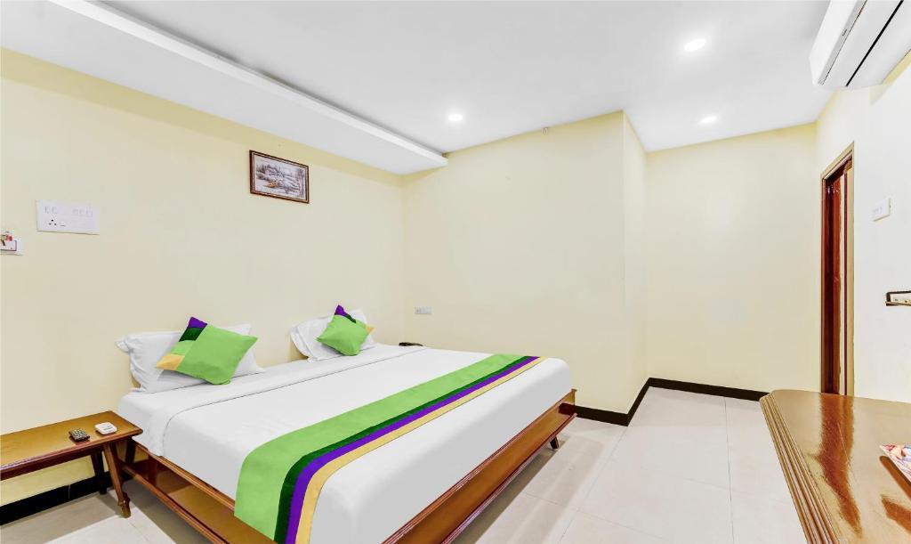 Пудучерри: Treebo B Coral, 2 Km From Promenade Beach