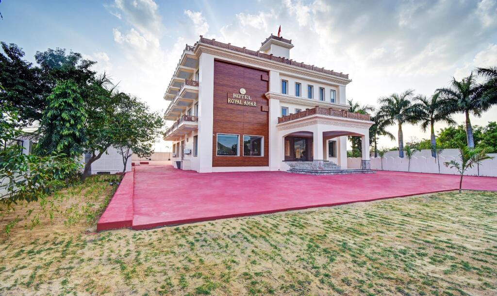 Пушкар: Treebo Premium Royal Amar With Mountain View,  2 Km From Pushkar Lake