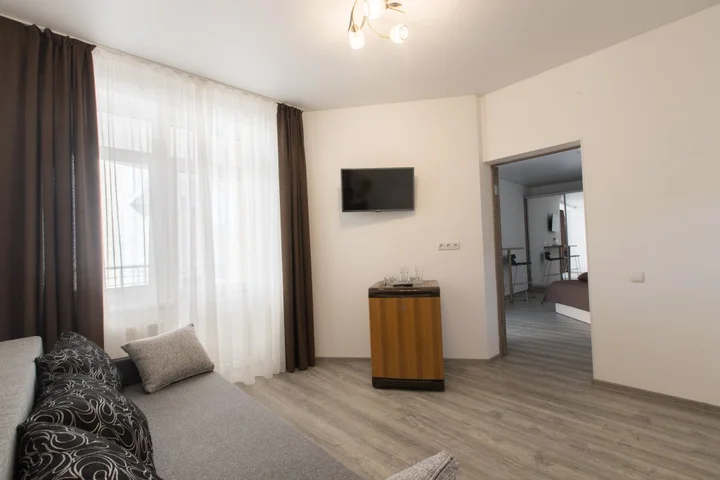 Прибрежное (Сакский район): Iguana Guest House