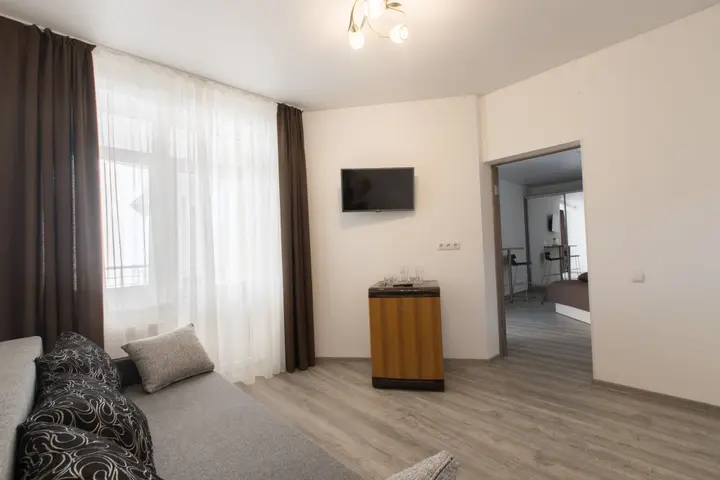 Прибрежное (Сакский район): Iguana Guest House