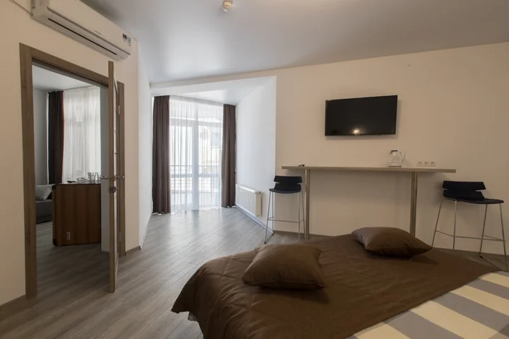 Прибрежное (Сакский район): Iguana Guest House