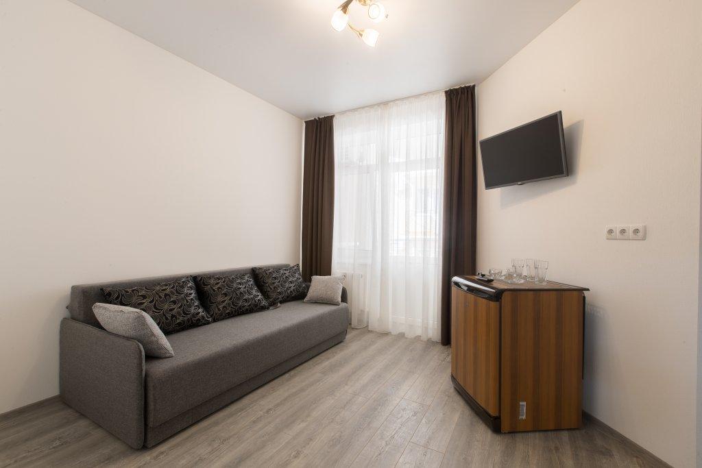 Прибрежное (Сакский район): Iguana Guest House