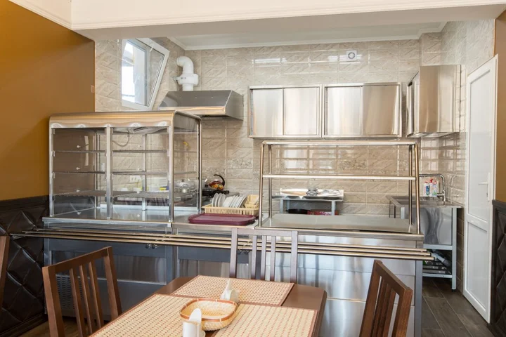 Прибрежное (Сакский район): Iguana Guest House