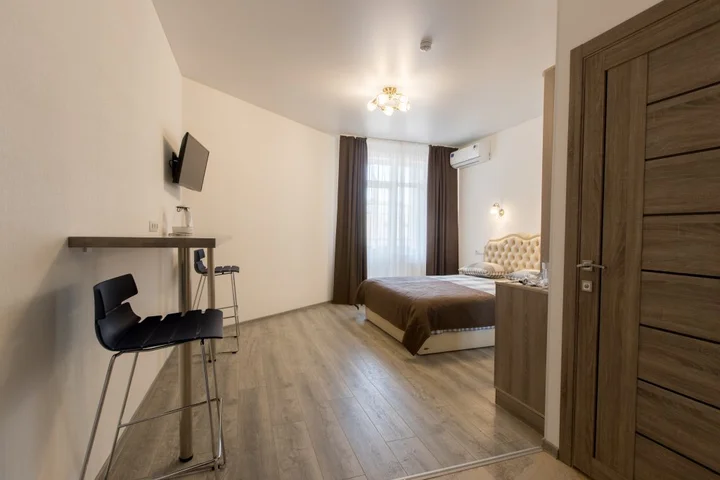 Прибрежное (Сакский район): Iguana Guest House