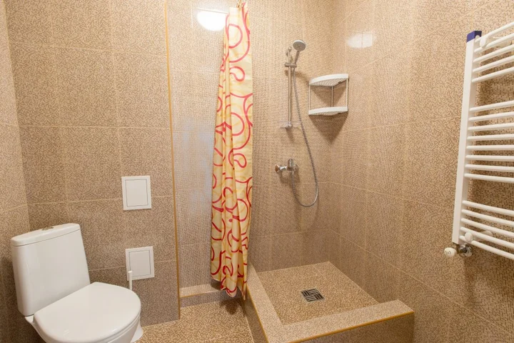 Прибрежное (Сакский район): Iguana Guest House