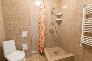 Прибрежное (Сакский район): Iguana Guest House
