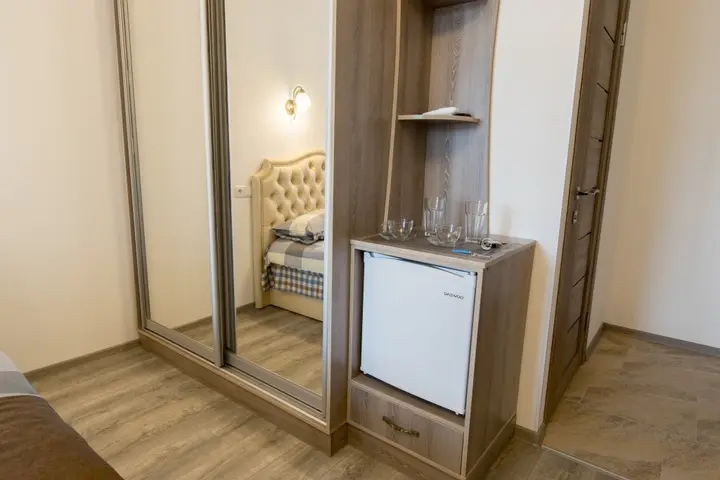 Прибрежное (Сакский район): Iguana Guest House